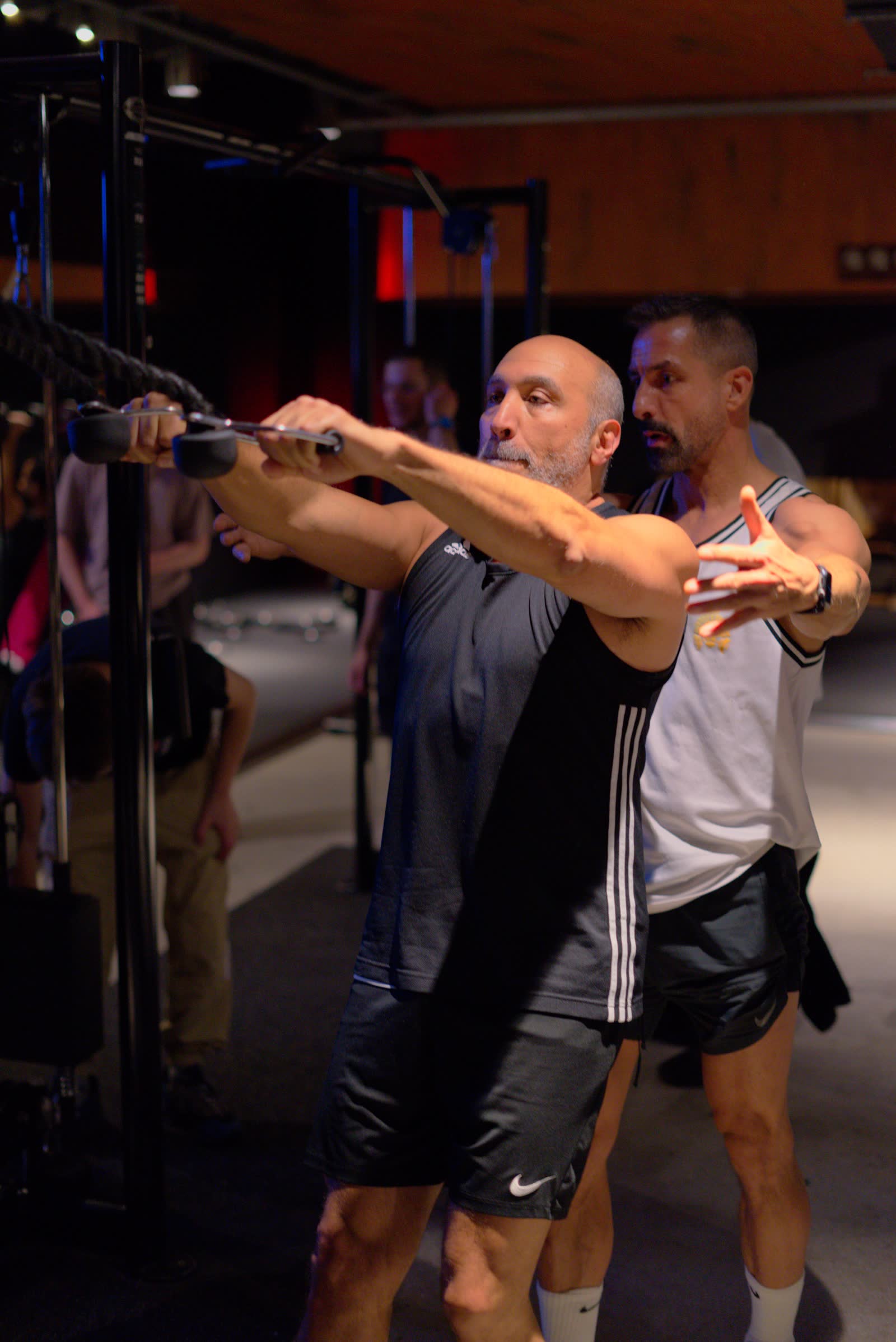 Krafttraining am Kabelzug mit Form-Korrektur im Personal Training in Berlin